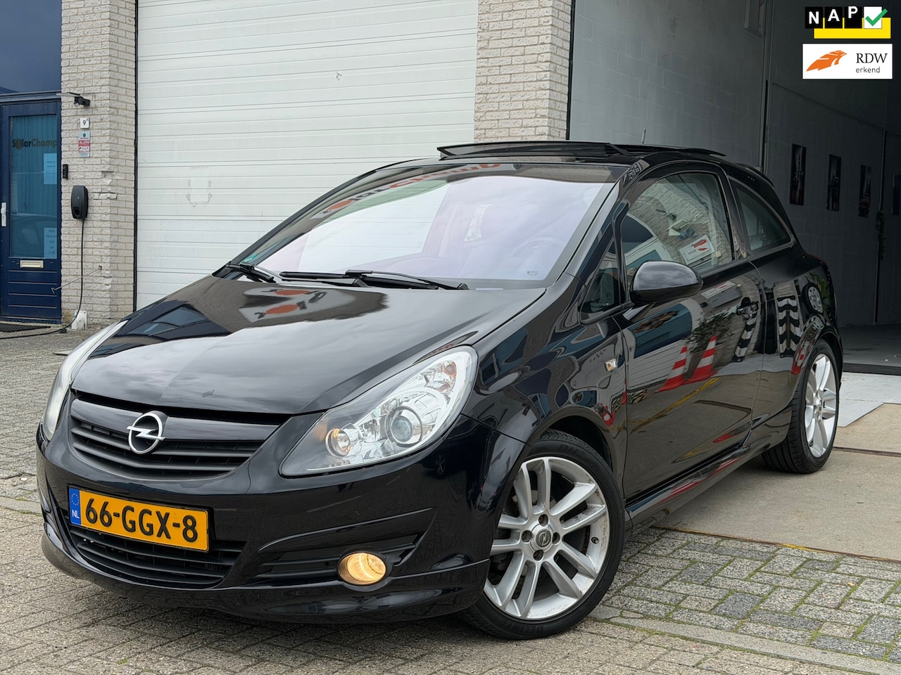 Opel Corsa - 1.4-16V/ OPC pakket/ 3drs/ nap/ goed onderhouden/ 1jaar apk/ airco/ pano/ volle opties. - AutoWereld.nl