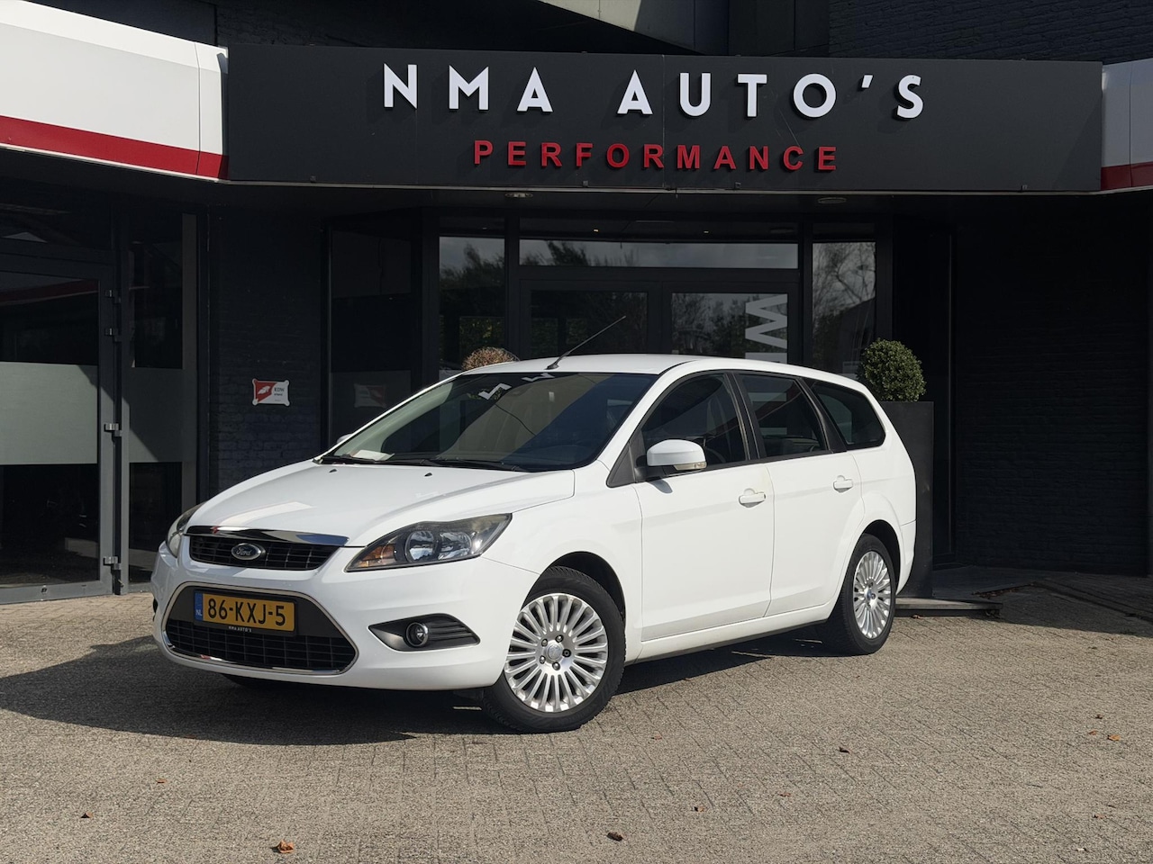 Ford Focus Wagon - 1.8 Limited CRUISE, TREKHAAK, KEYLESS START, NL AUTO, NAP - AutoWereld.nl