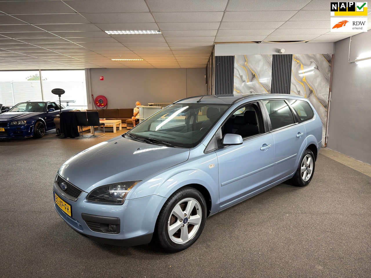 Ford Focus Wagon - 1.8-16V Ambiente Flexifuel Apk Nieuw,Airco,Cruise,Stoelverwarming,Parksensor,Trekhaak,Tops - AutoWereld.nl
