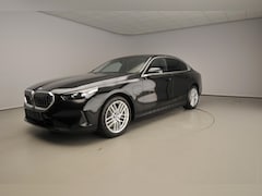 BMW 5-serie - Sedan 530e | LED | Leder | HUD | Active cruise | Panoramadak | Comfortzetels | DAB | Bower