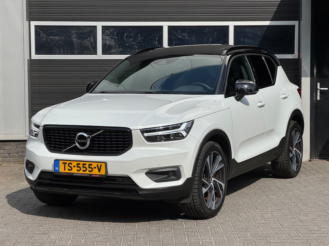 Volvo XC40 - 1.5 T3 Pano, Cruise, Camera, Navi, Led, Stoelverwarming - AutoWereld.nl