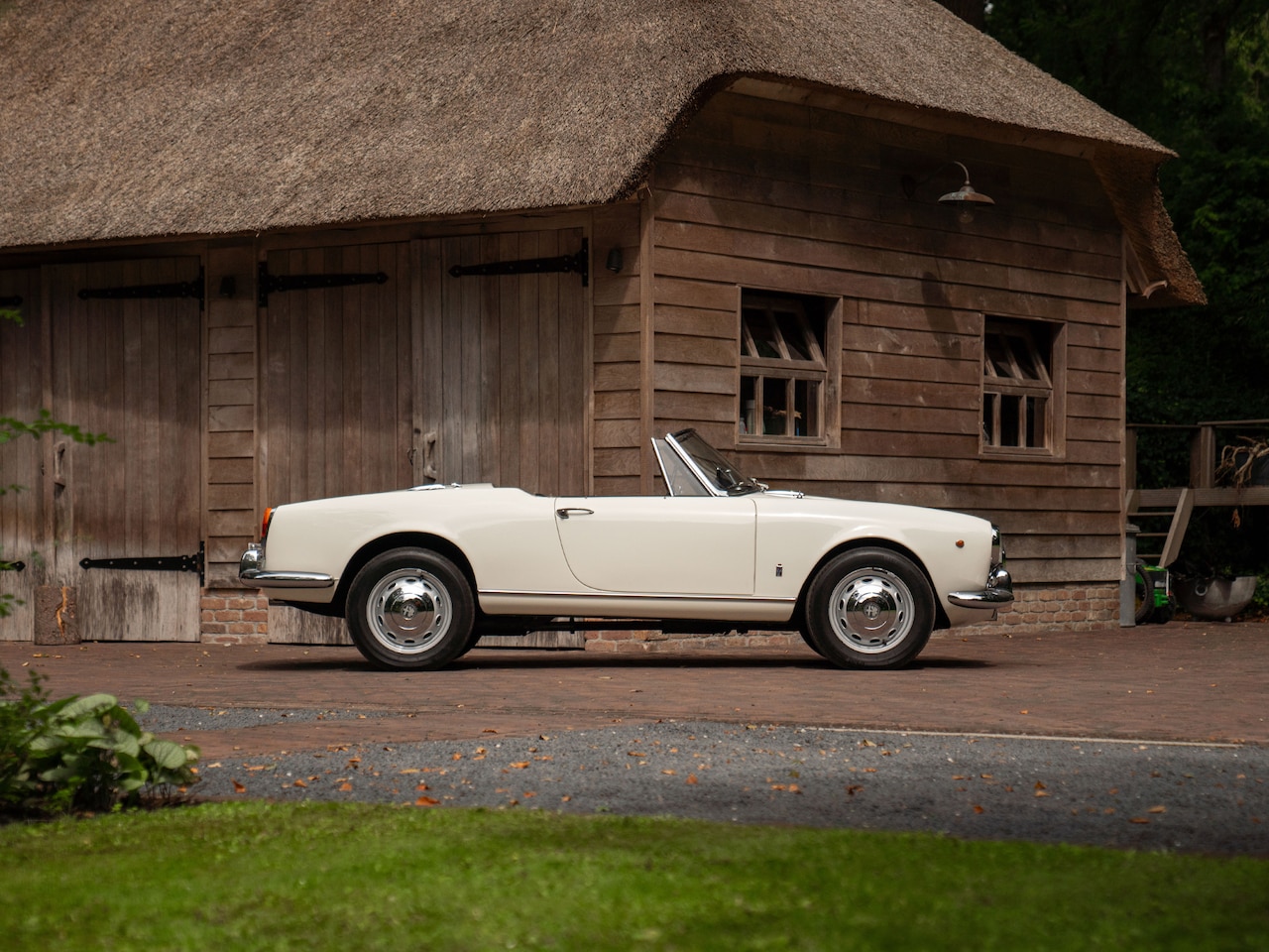 Alfa Romeo Giulia - 1600 Spider | Origineel Nederlands - AutoWereld.nl