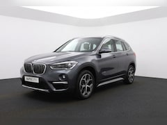 BMW X1 - sDrive20i Orange Edition 192PK Panorama dak | Leder | HUD | Stoelverwarming