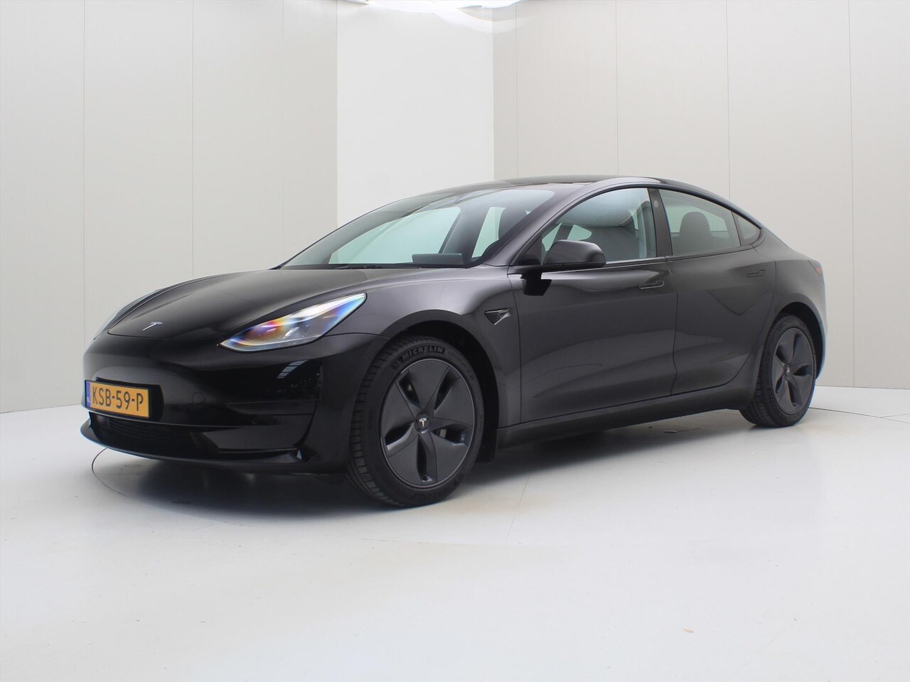 Tesla Model 3 - Model 3 Standard RWD Plus FACELIFT 93.7% SoH [ AMD RYZEN+LFP-ACCU+WARMTEPOMP+AUTOPILOT ] - AutoWereld.nl