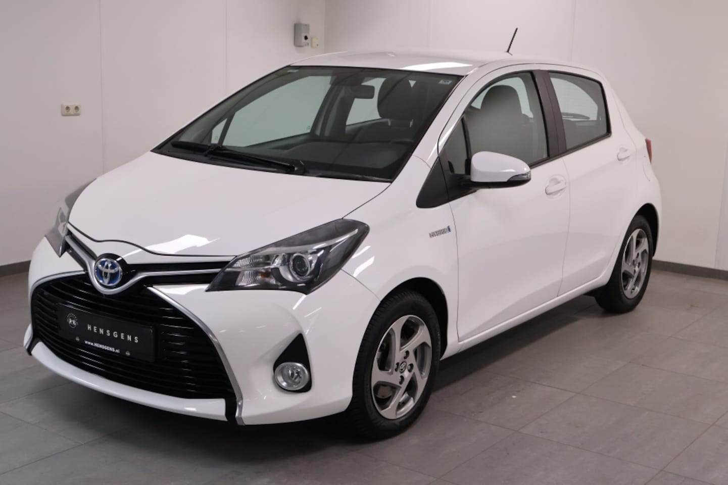 Toyota Yaris - 1.5 Hybrid Bus. Plus - AutoWereld.nl