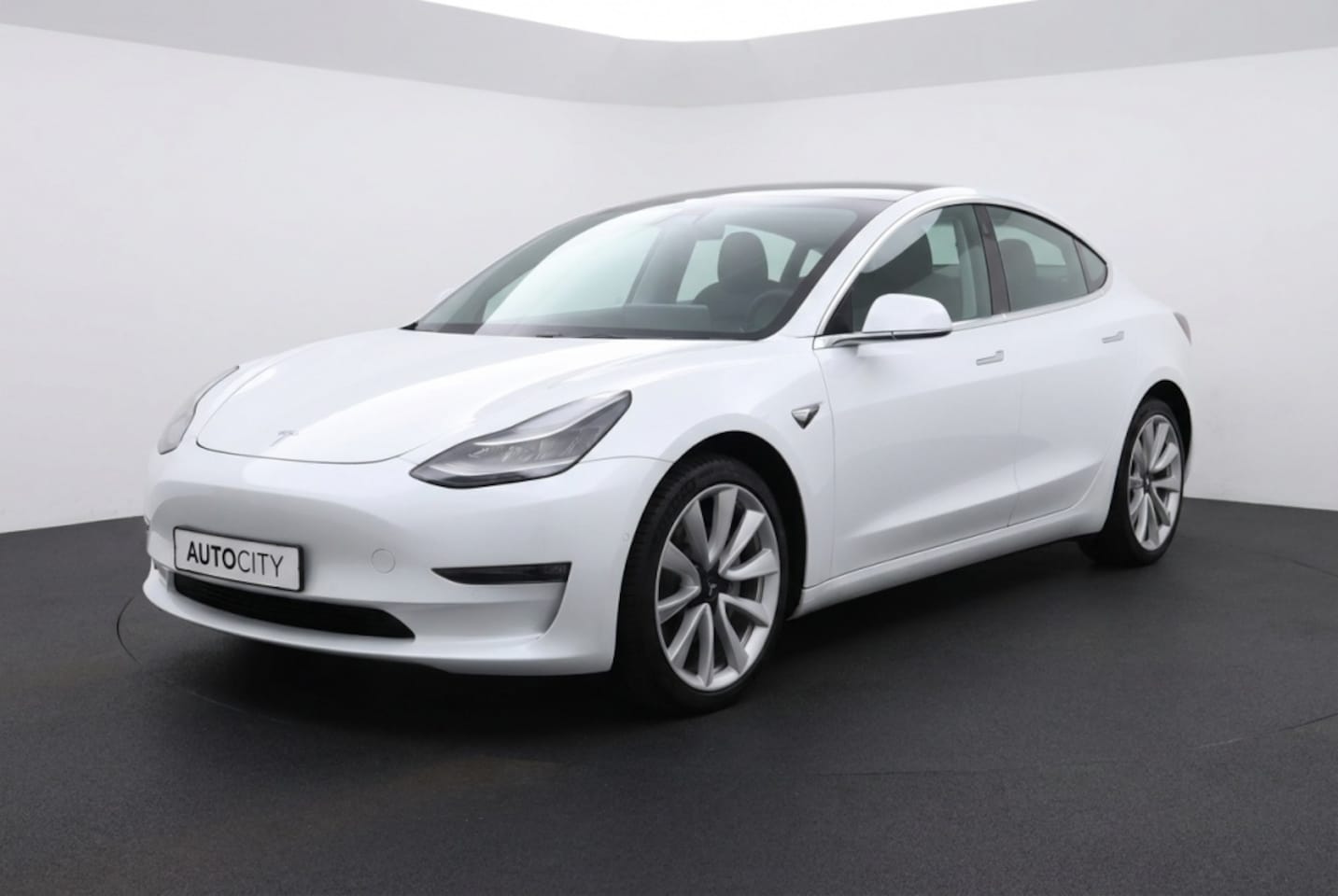 Tesla Model 3 - Long Range AWD 75kWh | Autopilot | Trekhaak | Origineel NL auto - AutoWereld.nl
