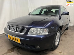 Audi A3 - 1.6 Attraction SCHADEAUTO
