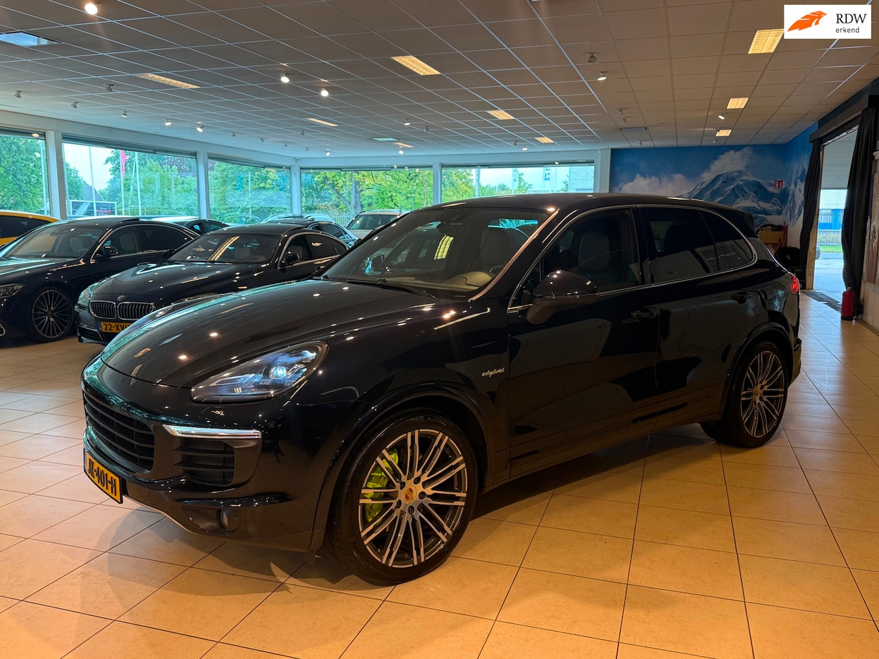 Porsche Cayenne - 3.0 S E-Hybrid/Matrix/21''/Stoelkoeling/Top!! - AutoWereld.nl