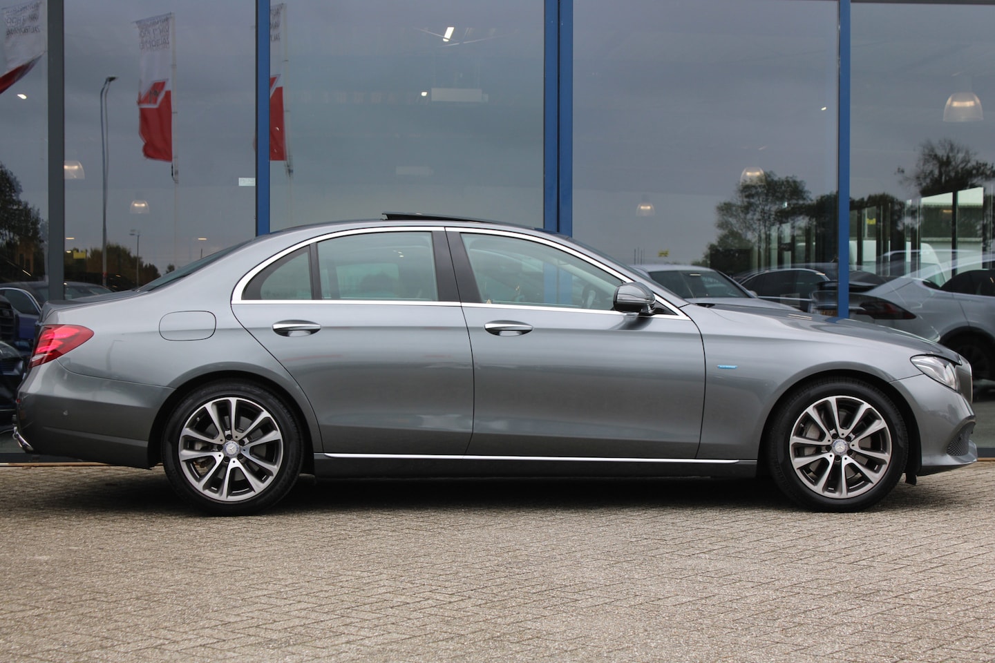 Mercedes-Benz E-klasse - 350e Prestige Plus PANORAMADAK BURMESTER LEDER MEMORY DISTRONIC CARPLAY KEY-LESS GO 360-CA - AutoWereld.nl