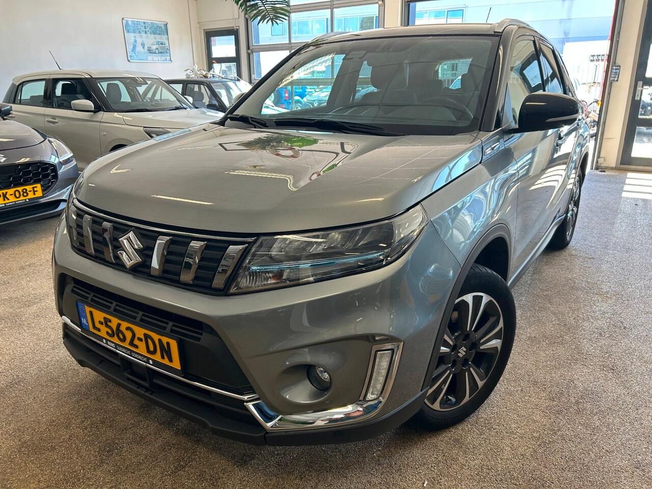Suzuki Vitara - 1.4 Boosterjet Style Smart Hybrid Automaat| Carplay| Trekhaak| 10 jaar garantie| 1e eigena - AutoWereld.nl