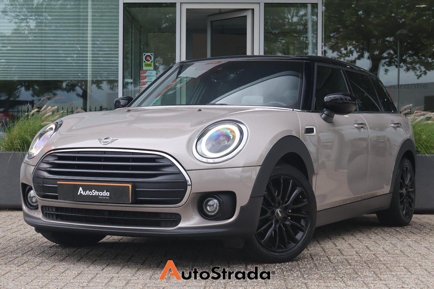 MINI Clubman - Mini (f54) 1.5 Cooper Business Edition 136pk | Camera | Virtual | Stoelverwarming | Keyles - AutoWereld.nl