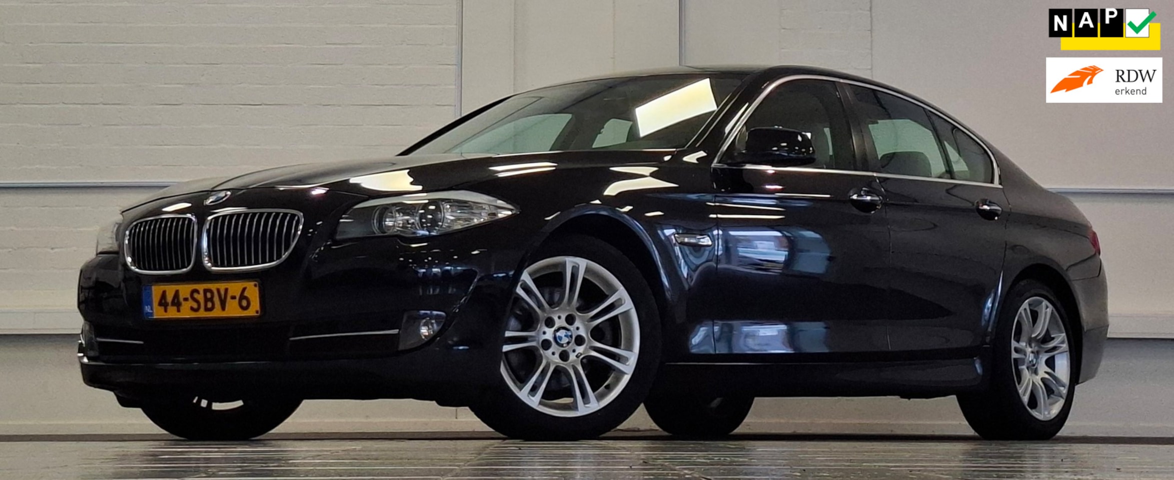 BMW 5-serie - 523i Executive 2e Eigenaar Leder Navi Head-up Elek stoelen Mooi! - AutoWereld.nl