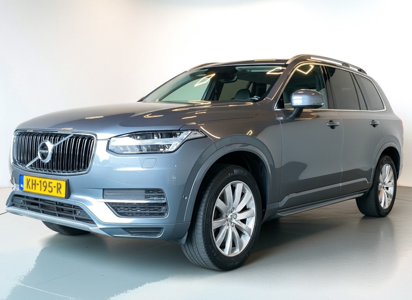 Volvo XC90 - 2.0 T5 AWD Momentum NIEUWSTAAT 7 PERS XENON LED CRUISE CAMERA NAVI PDC CLIMA KEYLESS ENTRY - AutoWereld.nl