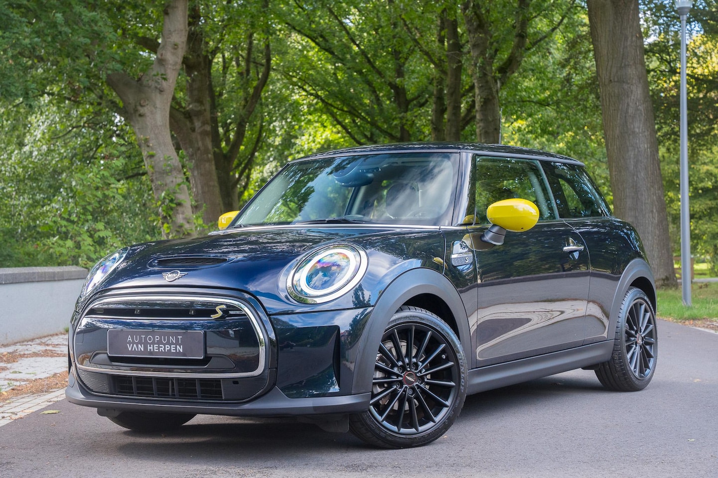 MINI Electric - Classic 33 kWh LEDER | CARPLAY | STOELVERW | SOH 99% - AutoWereld.nl