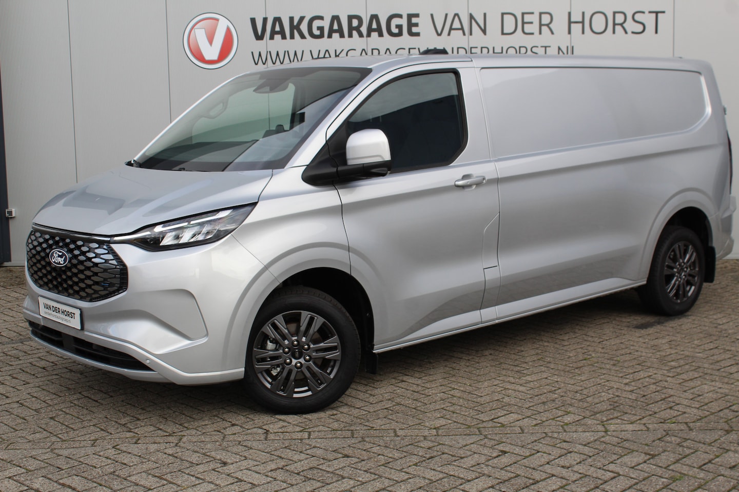 Ford Transit Custom - E-Transit 340 L2H1 Limited 71 kWh. De nieuwe E-Transit Custom is klaar voor de toekomst ! - AutoWereld.nl