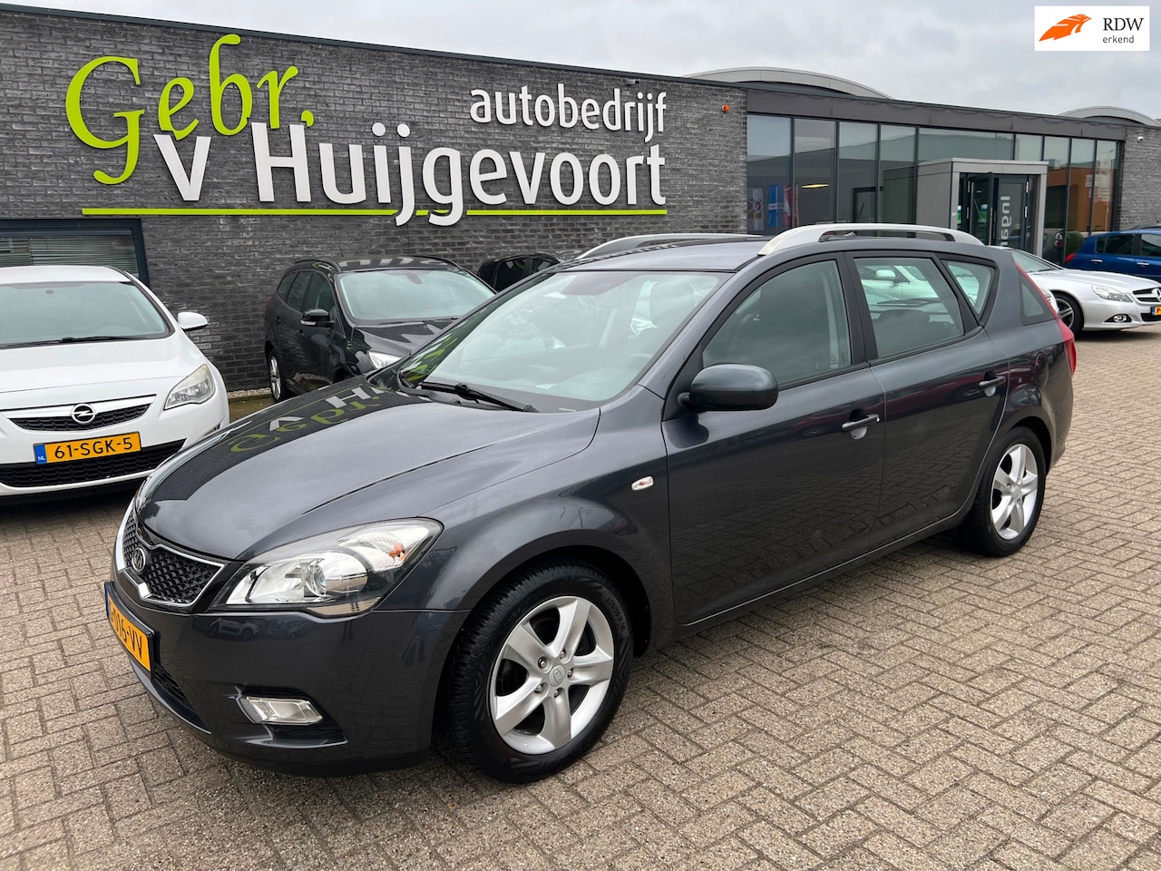 Kia Cee'd Sporty Wagon - 1.4 CVVT Brooklyn MET NIEUWE APK - AutoWereld.nl