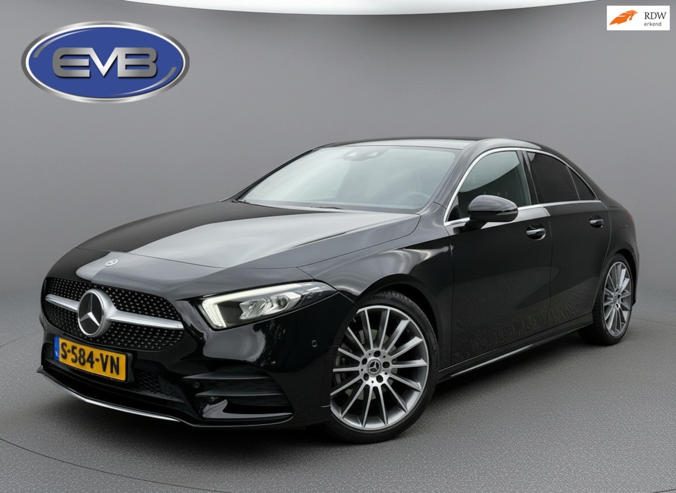 Mercedes-Benz A-klasse - 200 Business Solution AMG 200 Business Solution AMG, panoramadak, 19 inch, sfeerverlichting,achteruitrijcamera, vele - AutoWereld.nl