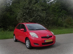 Toyota Yaris - 1.3 VVTi Aspiration . 5 Drs . Airco . Elec ramen en Spiegels