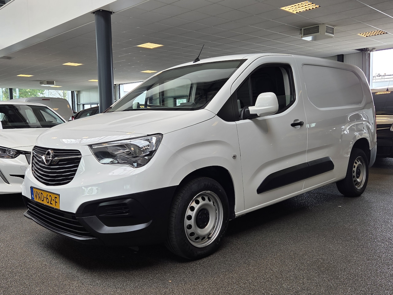Opel Combo - 1.5D L2H1 Edition / Carplay / PDC / N.A.P. - AutoWereld.nl