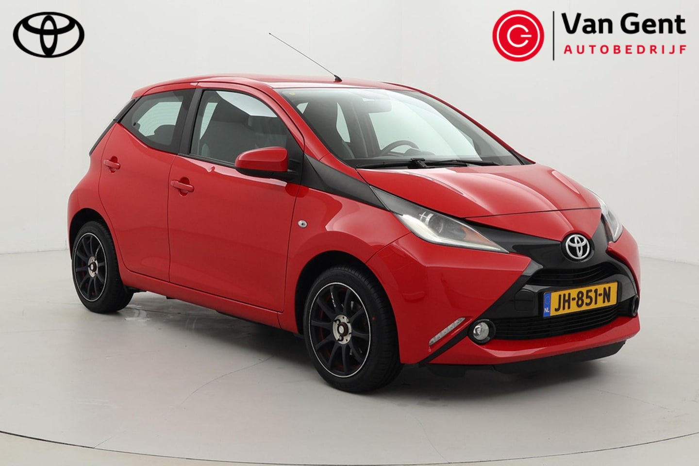 Toyota Aygo - 1.0 VVT-i x-play | Airco | Camera | Bluetooth | 15 inch | Elektrische ramen voor - AutoWereld.nl