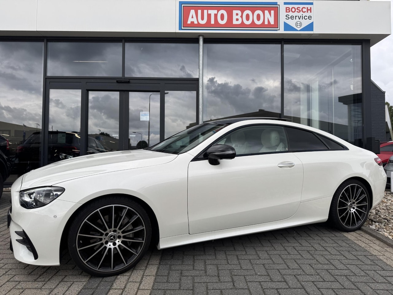 Mercedes-Benz E-klasse Coupé - 200 AMG NIGHT PANO/BURMESTER/HUD/MEMORY/20''AMG/ SFEER/WIDESCREEN/SOFTCLOSE/APPCARPLAY/P-C - AutoWereld.nl