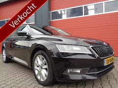 Skoda Superb Combi - 1.5 TSI ACT Ambition Business 150PK Clima Cruise Pano-Dak Navi Trekhaak NL-Auto Trekhaak B