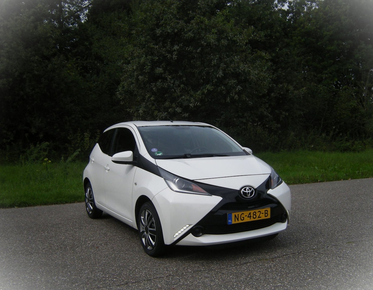 Toyota Aygo - 1.0 VVT-i x-play . 5 Deurs . Airco . Elec ramen en spiegels . Cruiscontrol . enz - AutoWereld.nl