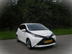 Toyota Aygo - 1.0 VVT-i x-play . 5 Deurs . Airco . Elec ramen en spiegels . Cruiscontrol . enz