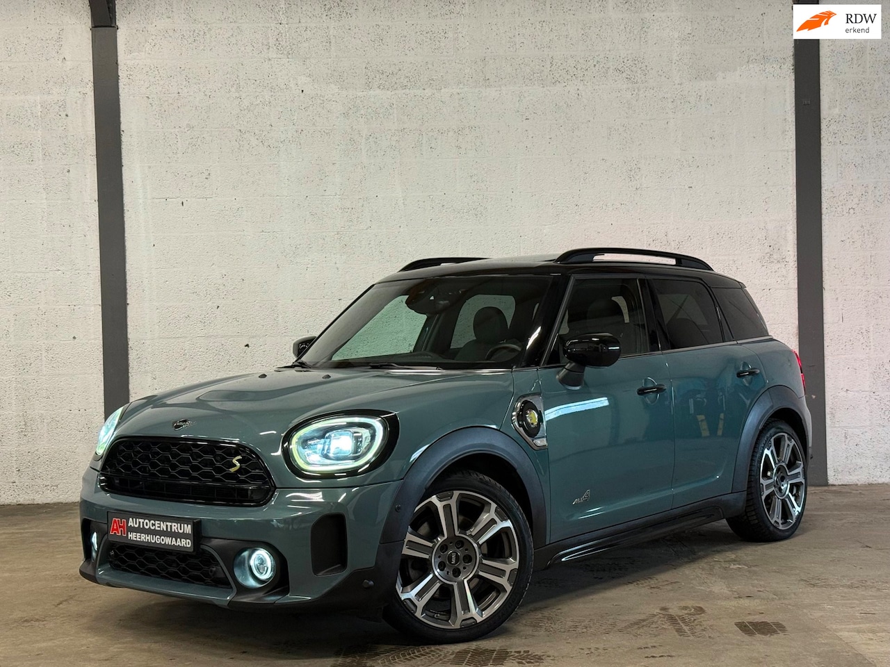 MINI Countryman - 1.5 Cooper S E ALL4 Pano|Carplay|H&K|Cruise|Dealer Onderhouden !! - AutoWereld.nl