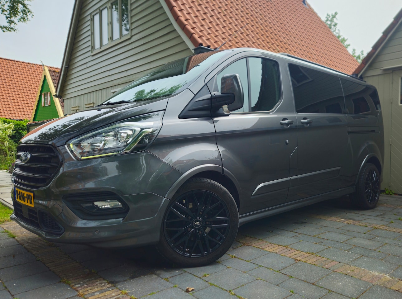 Ford Transit Custom - 310 2.0 TDCI L2H1 Limited DC Sport uitvoering - AutoWereld.nl