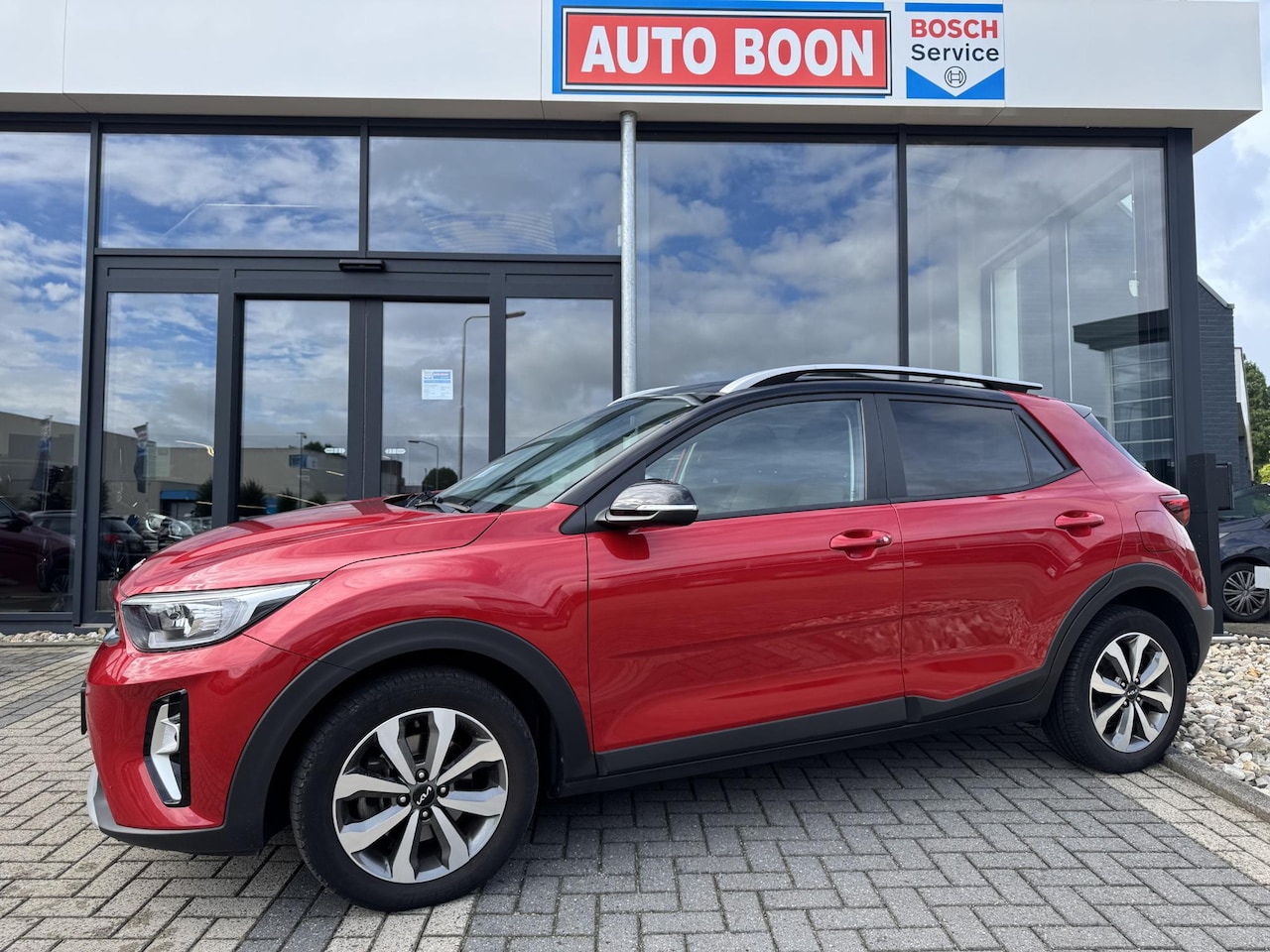 Kia Stonic - 1.0 101PK 2-TONE HYBRID DYNAMICLINE APPCARPLAY/ NAVI/P-CAM/CLIMA/2XKEYELSS/PDC/LED/P-GLAS/ - AutoWereld.nl