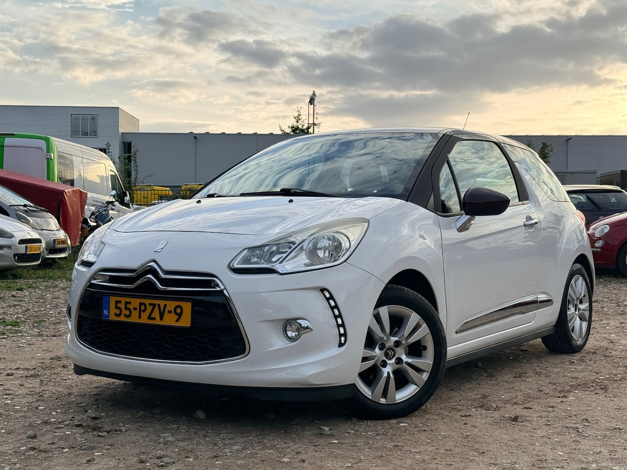 Citroën DS3 - 1.4 Chic/ LED/ VELGEN/ SCHERM - AutoWereld.nl