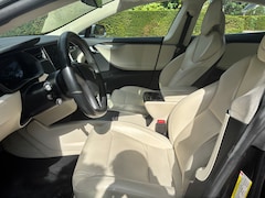 Tesla Model S - 75D Base