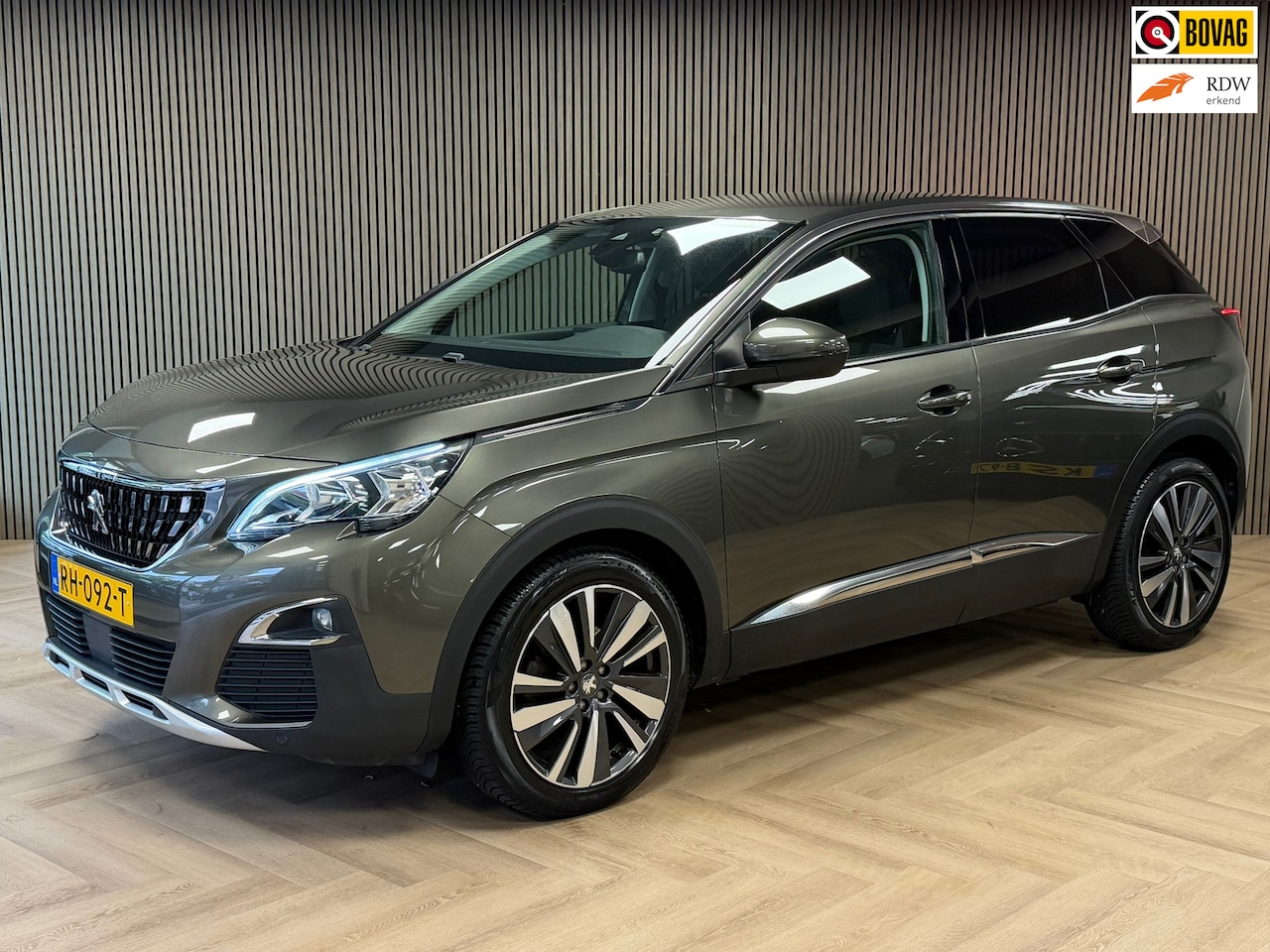 Peugeot 3008 - 1.2 PureTech Blue Lease Premium TREKHAAK APPLE CARPLAY CAMERA NAVIGATIE CRUISE PDC KEYLESS - AutoWereld.nl