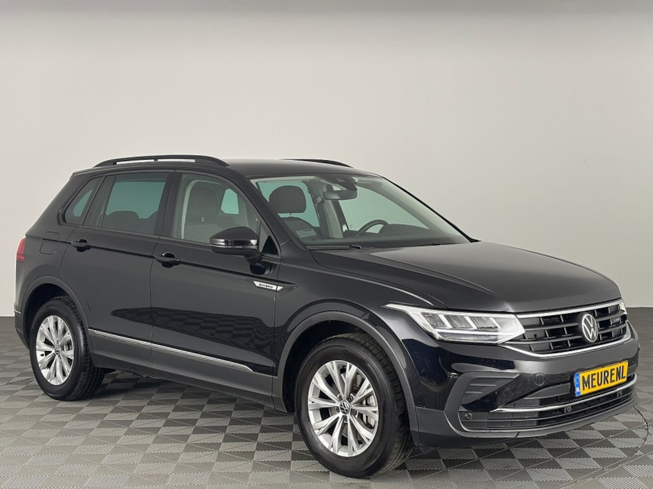 Volkswagen Tiguan - 1.4 TSI eHybrid Life Business | NAVI | CAMERA | PHEV - AutoWereld.nl