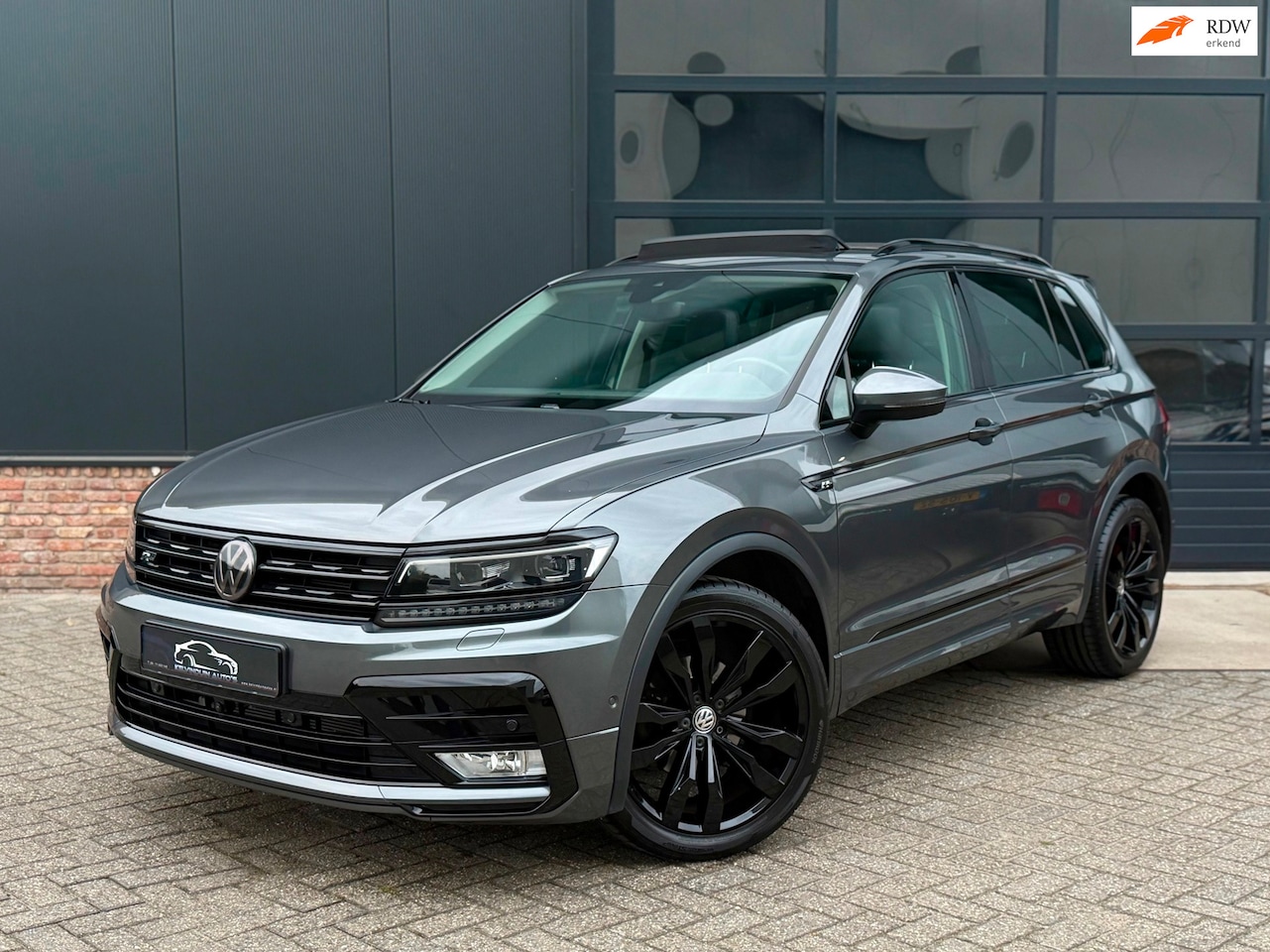 Volkswagen Tiguan - 1.4 TSI Highline R-Line 150PK Pano/LED/Trekhaak - AutoWereld.nl