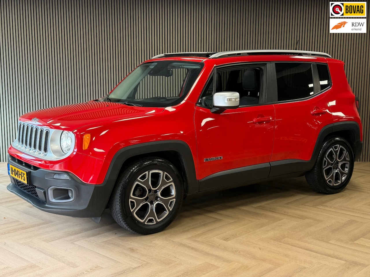 Jeep Renegade - 1.4 MultiAir Limited AUT. PANORAMADAK CAMERA PDC CRUISE LEDER KEYLESS-GO NAVIGATIE - AutoWereld.nl