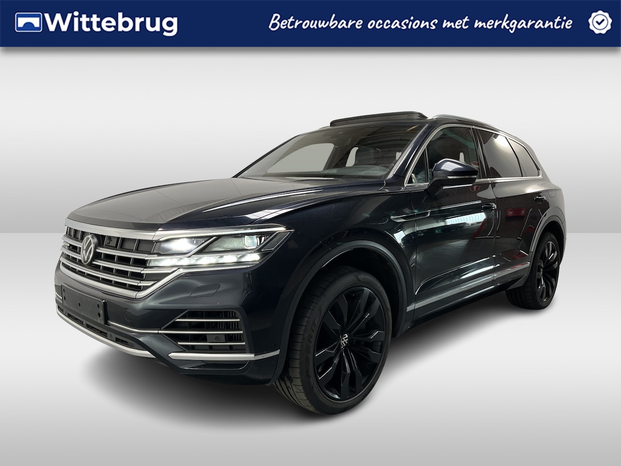 Volkswagen Touareg - 3.0 TSi eHybrid 4MOTION Elegance / AUTOMAAT/ 381PK/ PANO/ TREKHAAK/ LEER/ LUCHTVERING/ APP - AutoWereld.nl