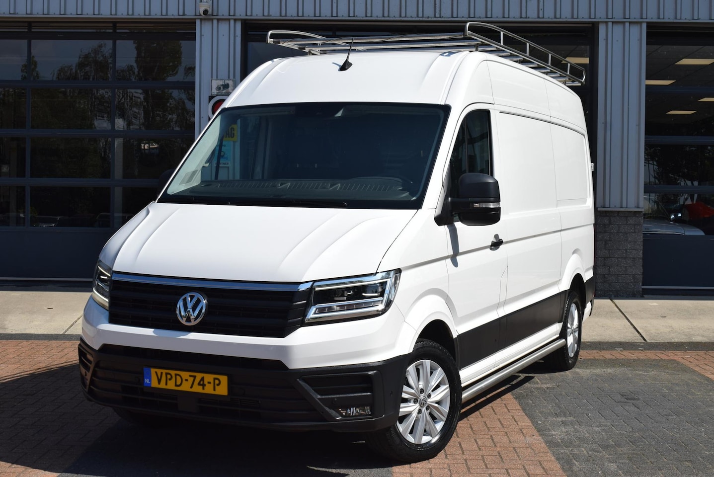 Volkswagen Crafter - 30 2.0 TDI L3H2 Highline Navi Airco Camera Km 25.000!!! - AutoWereld.nl
