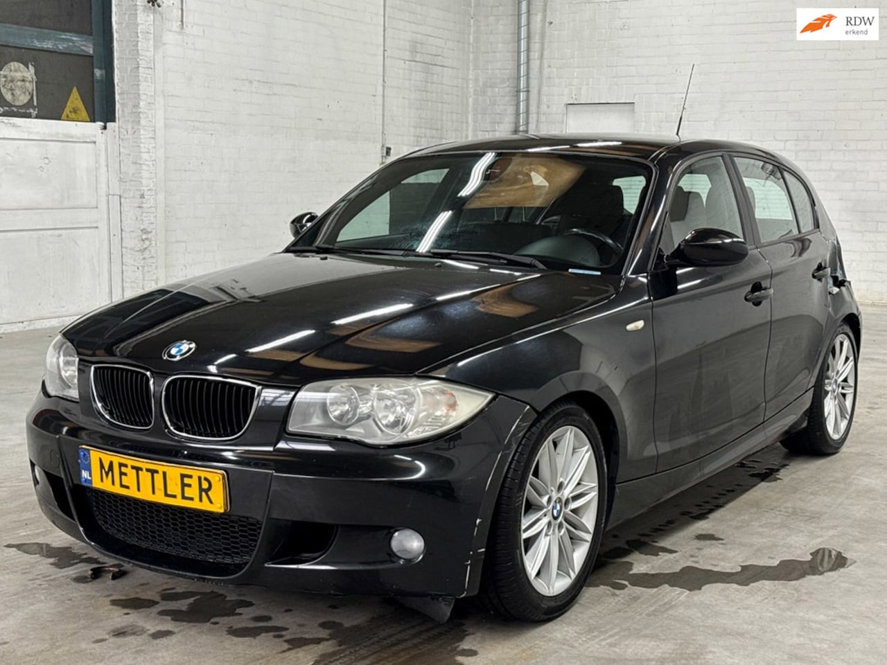 BMW 1-serie - 116i M Sport | Airco | Schade - AutoWereld.nl