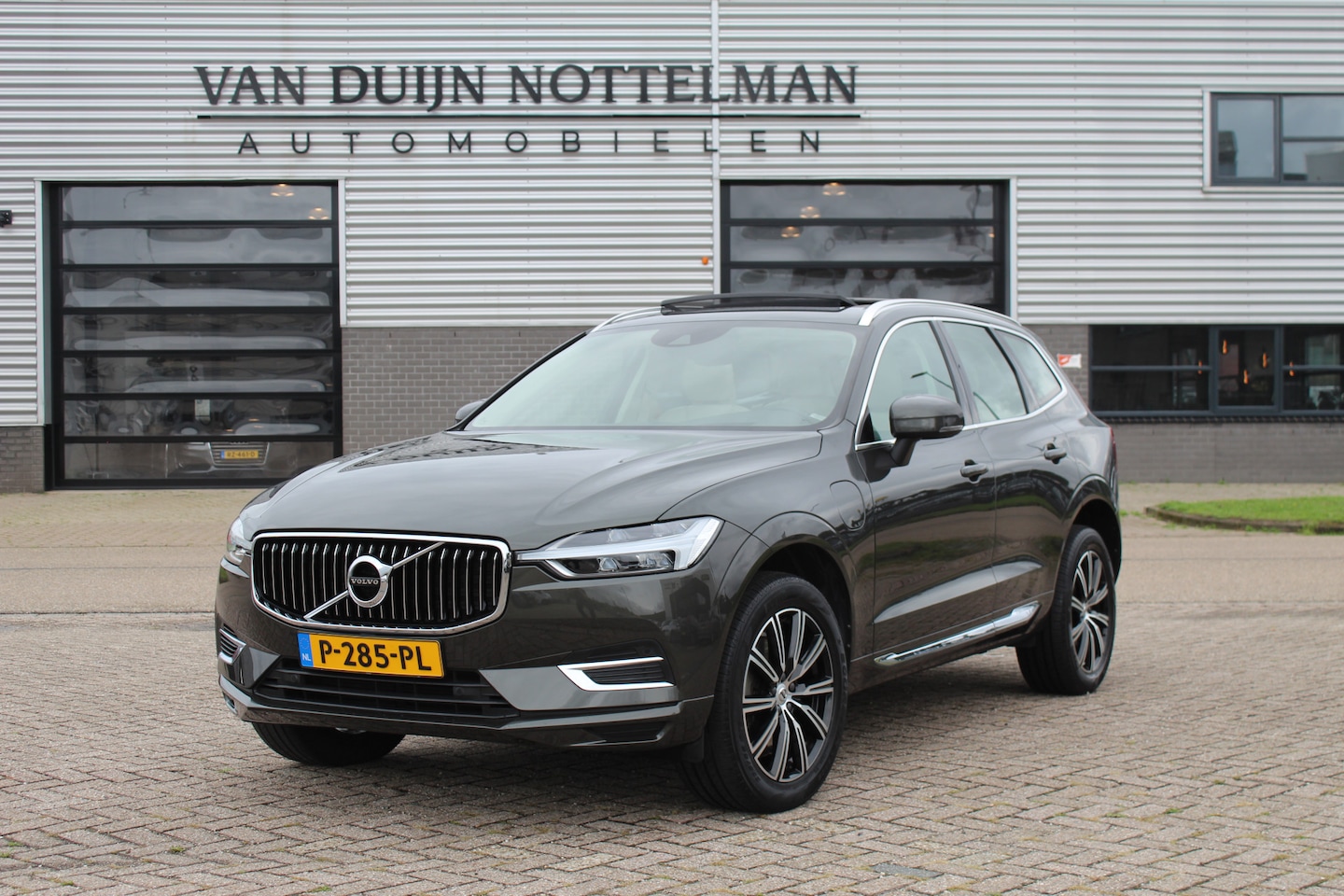 Volvo XC60 - 2.0 T8 Twin Engine AWD Inscription / HUD / Panoramadak - AutoWereld.nl