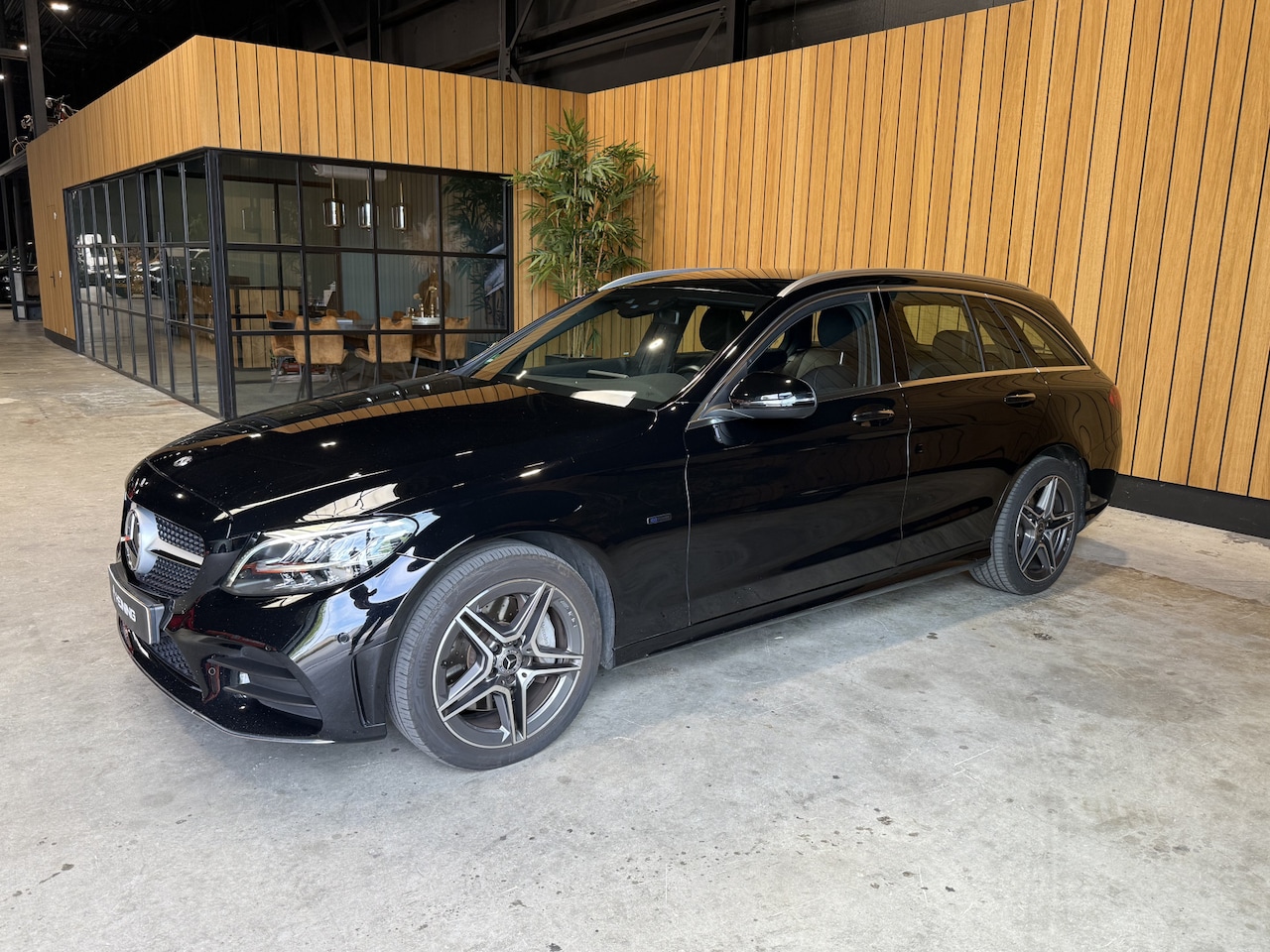 Mercedes-Benz C-klasse Estate - 300 de Business Solution AMG Limited Diesel-Hybride 306 PK. 78000 KM !! - AutoWereld.nl