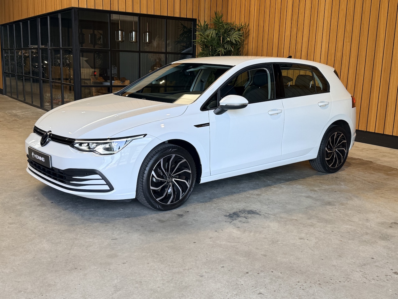Volkswagen Golf - 1.5 TSI Life Navi. Apple-carplay. PDC. Adaptive-cruise, 82500 KM met NAP - AutoWereld.nl