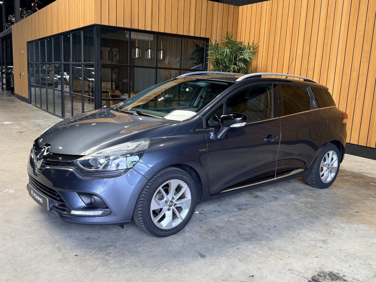 Renault Clio Estate - 0.9 TCe Limited Cruise control. Navi. NAP - AutoWereld.nl