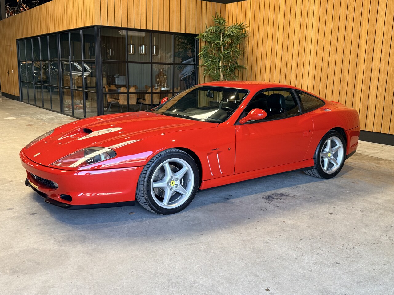Ferrari 550 - Maranello V12 | Handgeschakeld 56000 km. - AutoWereld.nl