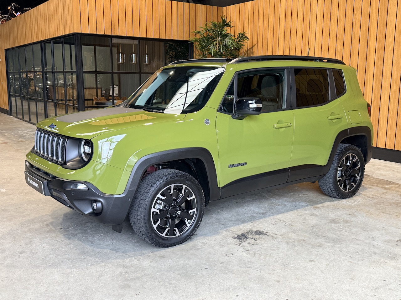 Jeep Renegade - 4xe 240 Plug-in Hybrid Electric Trailhawk Leer | Panoramadak| Trekhaak 1 eigenaar 47000 km - AutoWereld.nl