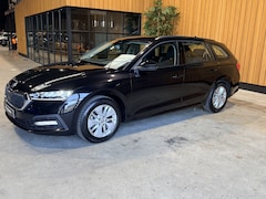 Skoda Octavia Combi - 1.0 TSI Business Edition Navigatie | Trekhaak | Apple-Carplay | Dealer onderhouden met NAP