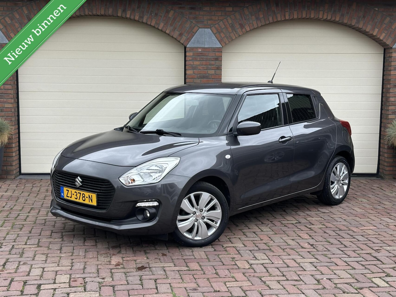 Suzuki Swift - 1.2i Select Airco Camera Cruise control CarPlay Trekhaak Stoelverwarming DAB - AutoWereld.nl