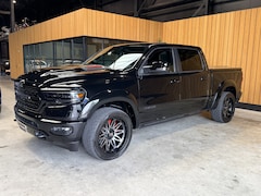 Dodge Ram 1500 - 5.7 V8 4x4 Crew Cab Limited Night. 22 inch. HUD. Luchtvering. Alle opties