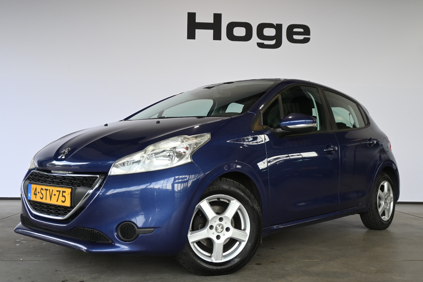 Peugeot 208 - 1.6 e-HDi Active Clima Cruise control Trekhaak Navigatie Lichtmetaal 100% Onderhouden Inru - AutoWereld.nl